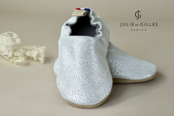 Chaussons bébé en cuir souple-Chaussons premiers pas- Chaussons made in  France- Nude – Julie et Gilles