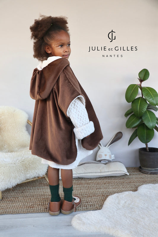 Poncho enfant - Poncho Made in France - Poncho en velours côtelé - Poncho chaud made in France - Poncho enfant made in France - Poncho Julie et Gilles - Poncho en velours marron