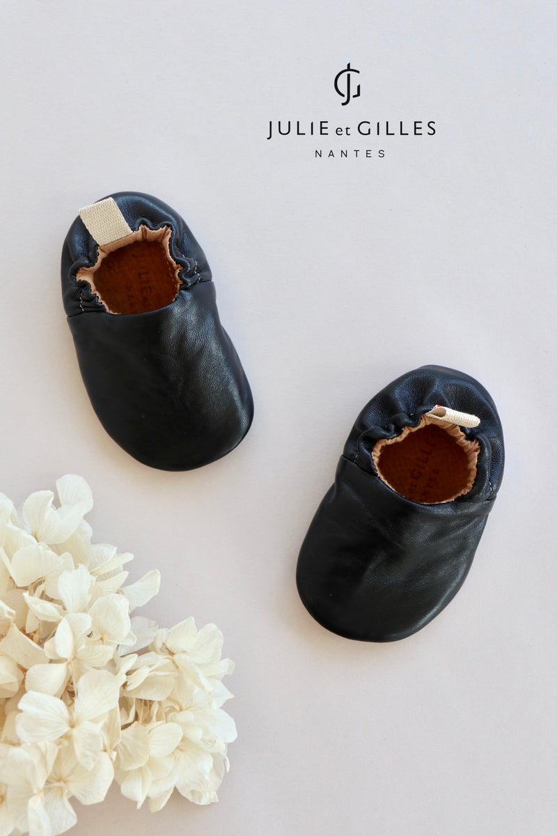 Chaussons bébé en cuir souple-Chaussons premiers pas- Chaussons made in  France-Noir – Julie et Gilles
